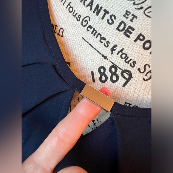 New York & Company Black Chiffon Sleeveless Pleated Keyhole Front Blouse - Picture 2 of 9